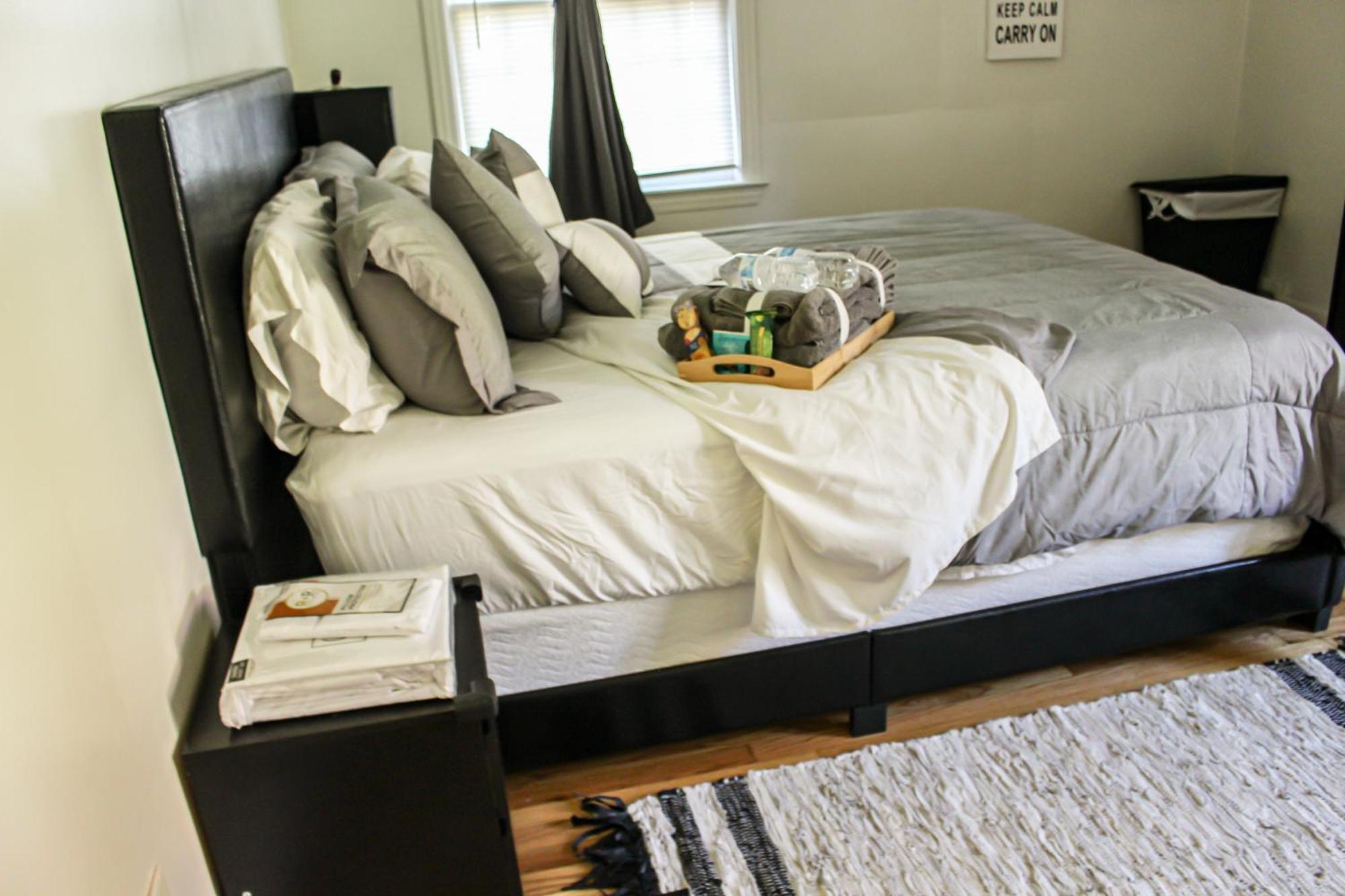 Master Bedroom In Home Away From Home Detroit Eksteriør billede